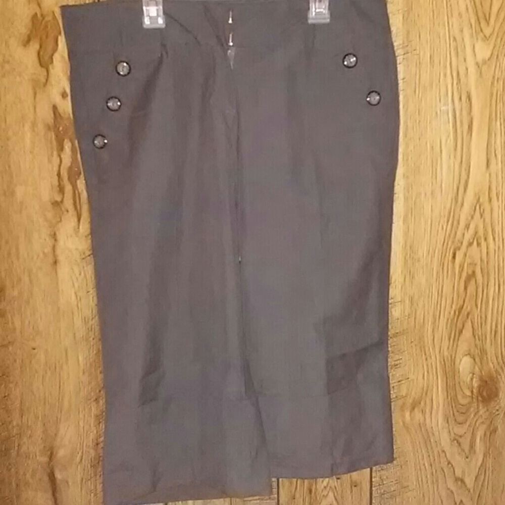 Woman's Capri Pants